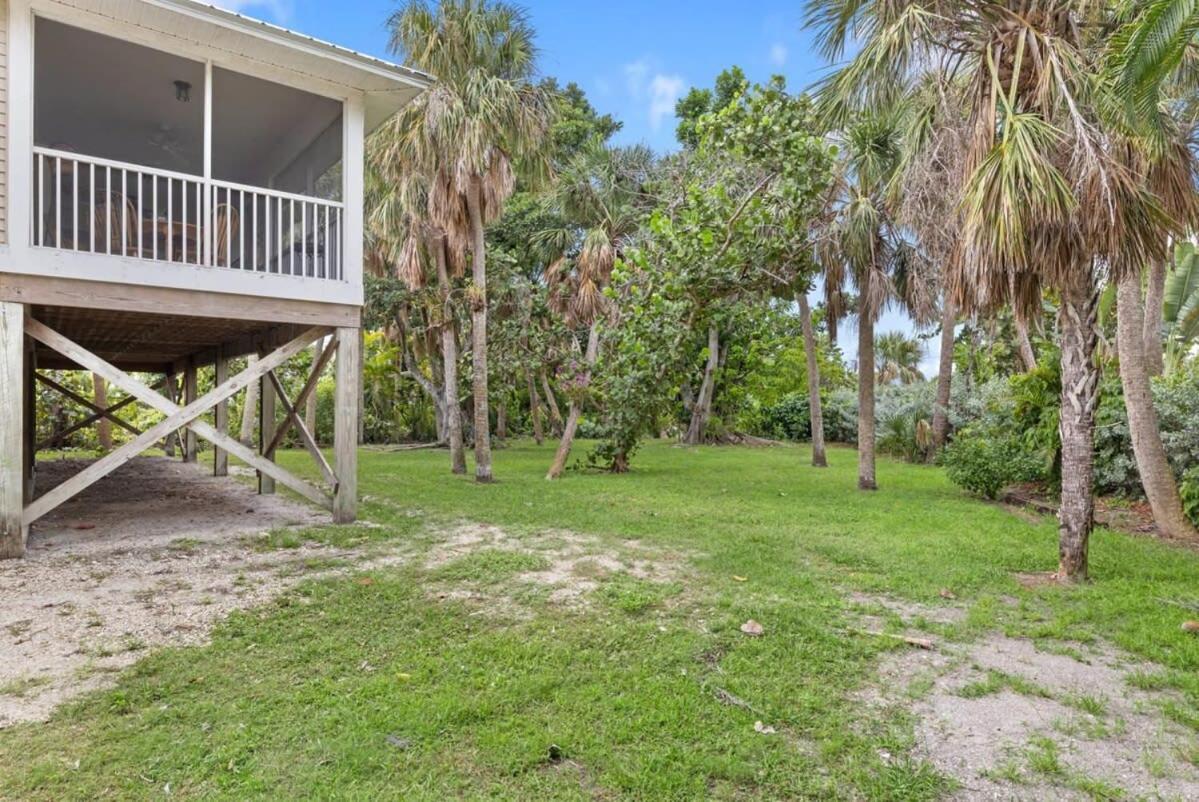 Palm Paradise- Charming Island Bungalow In Downtown Sanibel Exterior photo